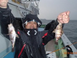 開始早々のダブル　スタート時は小雨模様