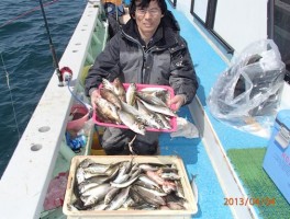 いつもの何でも名人さん　釣りすぎですよ　三桁オ－バ－の釣果です