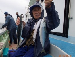 脂乗り極上の大サバも同ポイントで釣れますよ