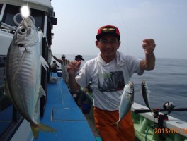 サビキ釣りで釣りまくりだ　アジに小ダイ等　