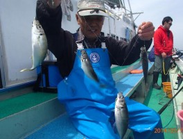 本日の名人賞ですね　釣りまくり御免ですよ