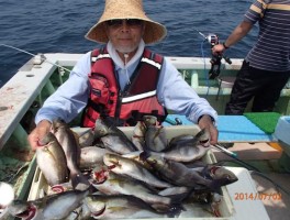 船尾の釣り座でも釣り放題